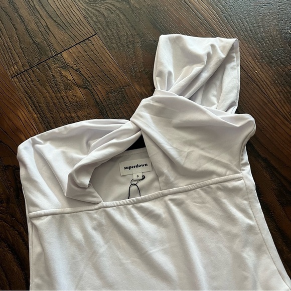 Superdown Jimena One Shoulder Bodysuit White Size Small Revolve NEW - Picture 3 of 5